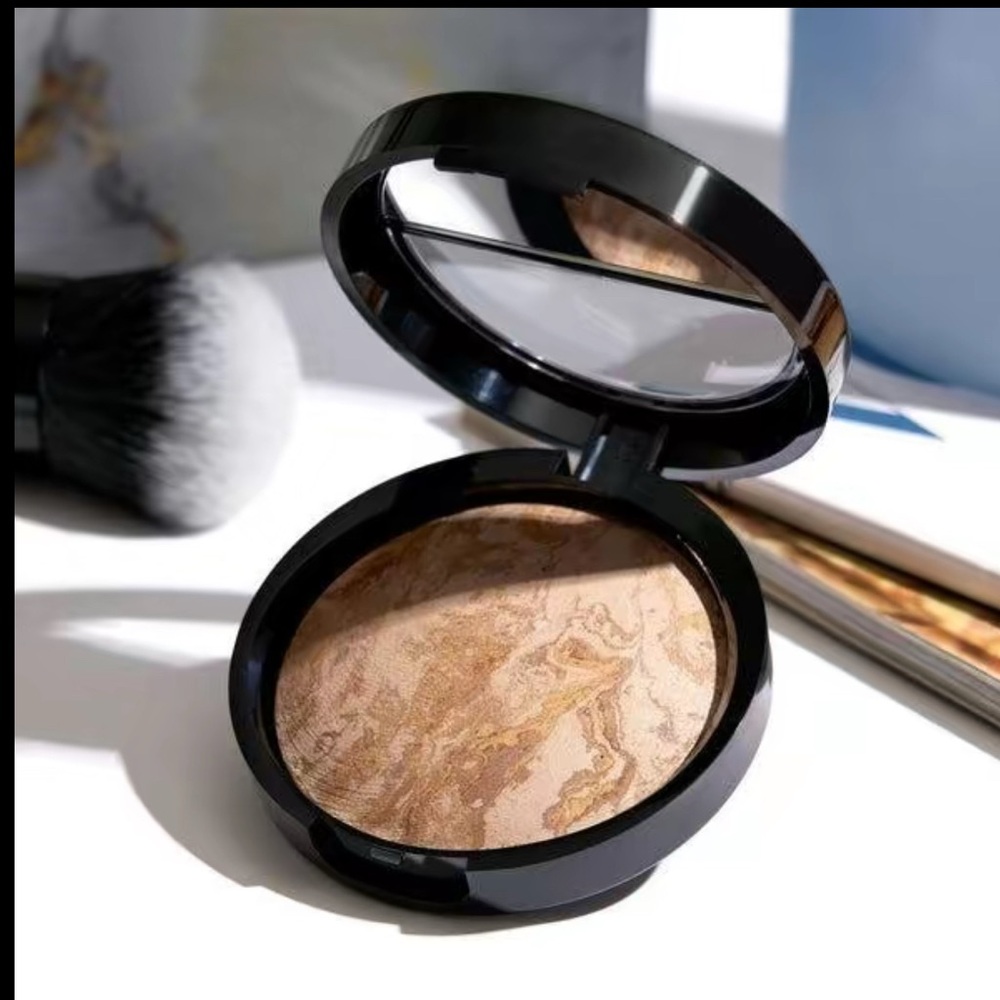 Laura Geller baked balance and brighten foundation in Medium